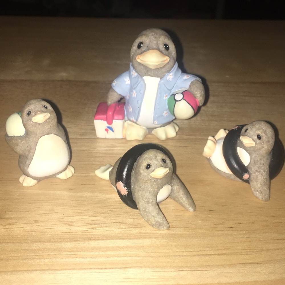 Seal “beach day” figurine set.